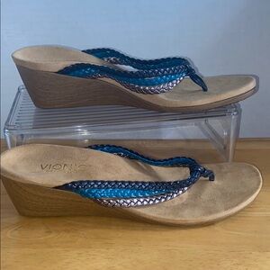 Vionic Women's sz9 Blue and Silver Wedge Sandals